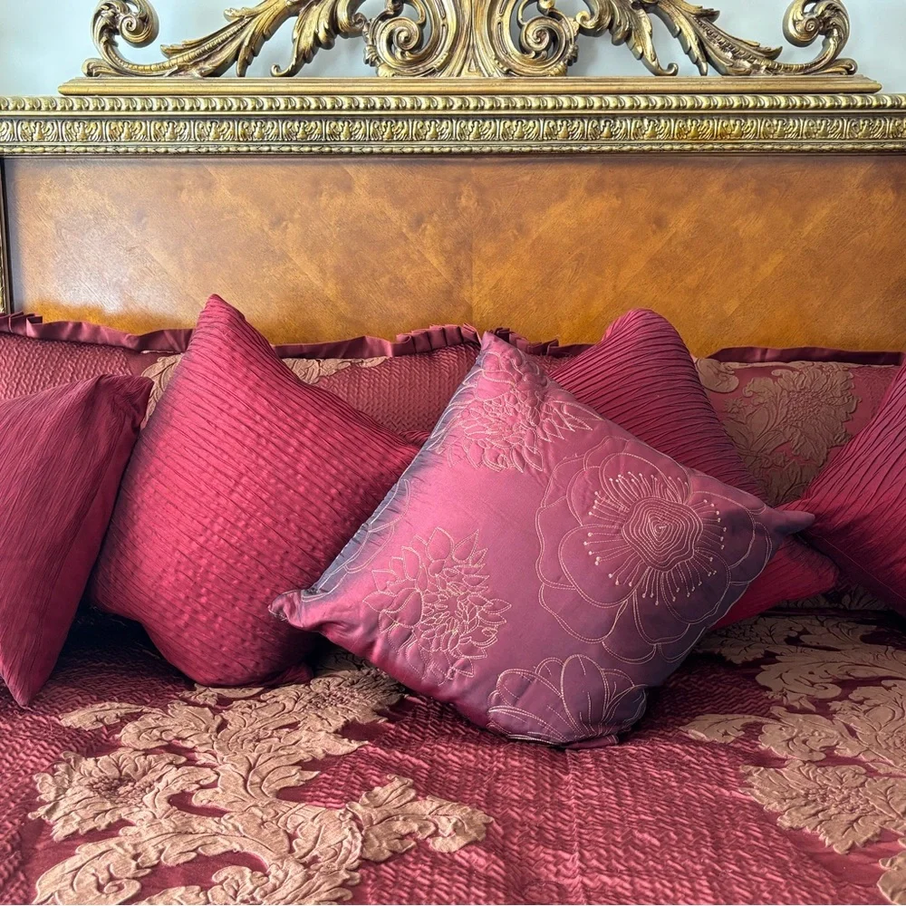 Elegant Burgundy and Gold Bedding Set